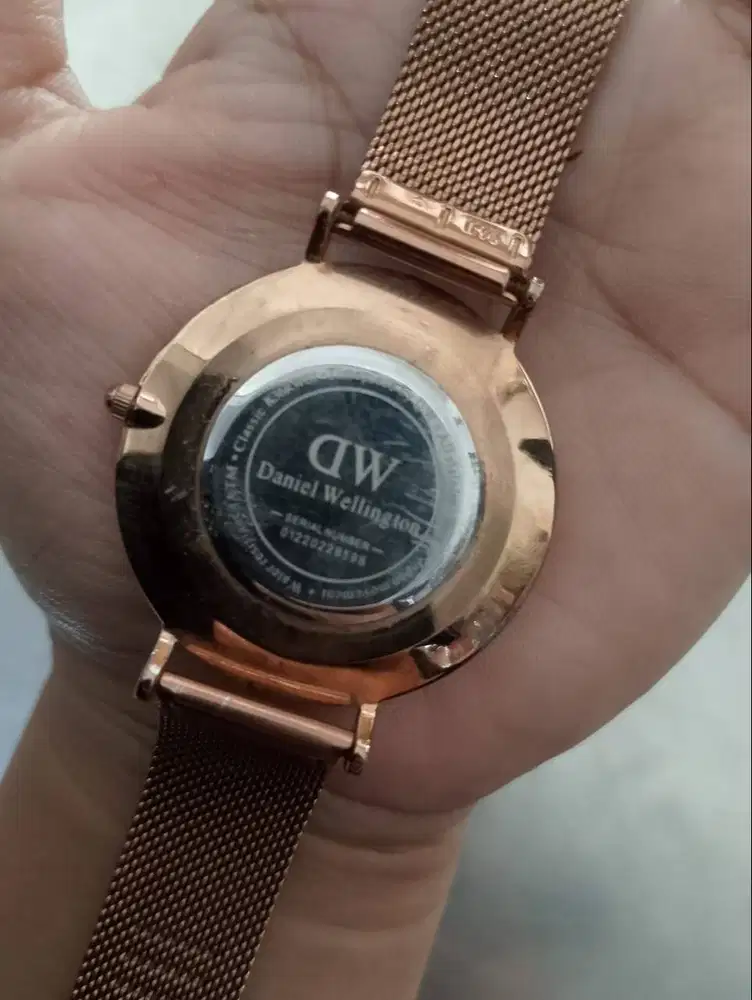 JAM TANGAN DANIEL WELLINGTON ORI
