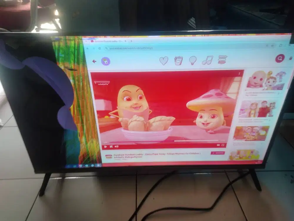 Smart TV 32 inch layar rusak