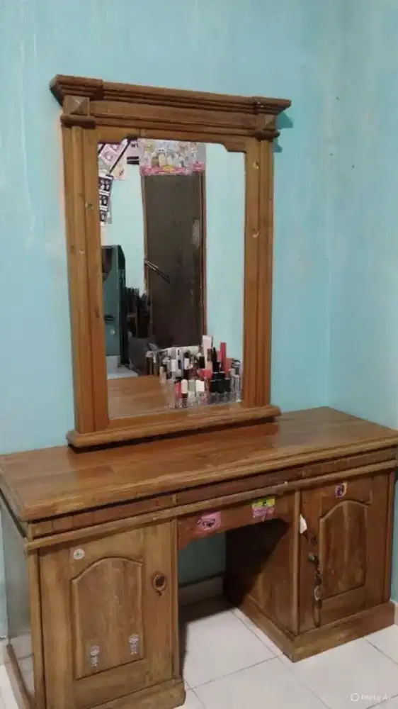 1 set tempat tidur dan meja rias + kasur