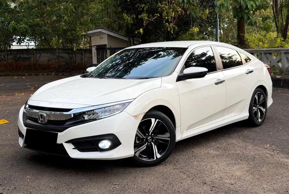 [KM 5 RB] Honda Civic Turbo ES Sedan 2017/2018 Simpanan Seperti Baru