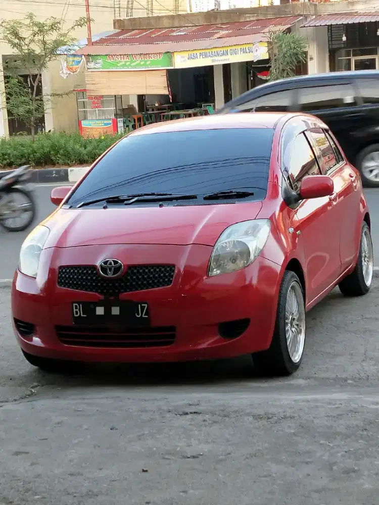 Yaris bak pau ..2006 warna merah
