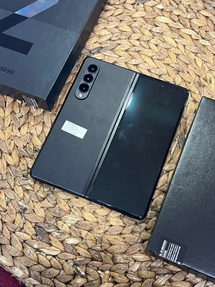 Smsung Z fold 3 12/256Gb lengkap mulus nomin