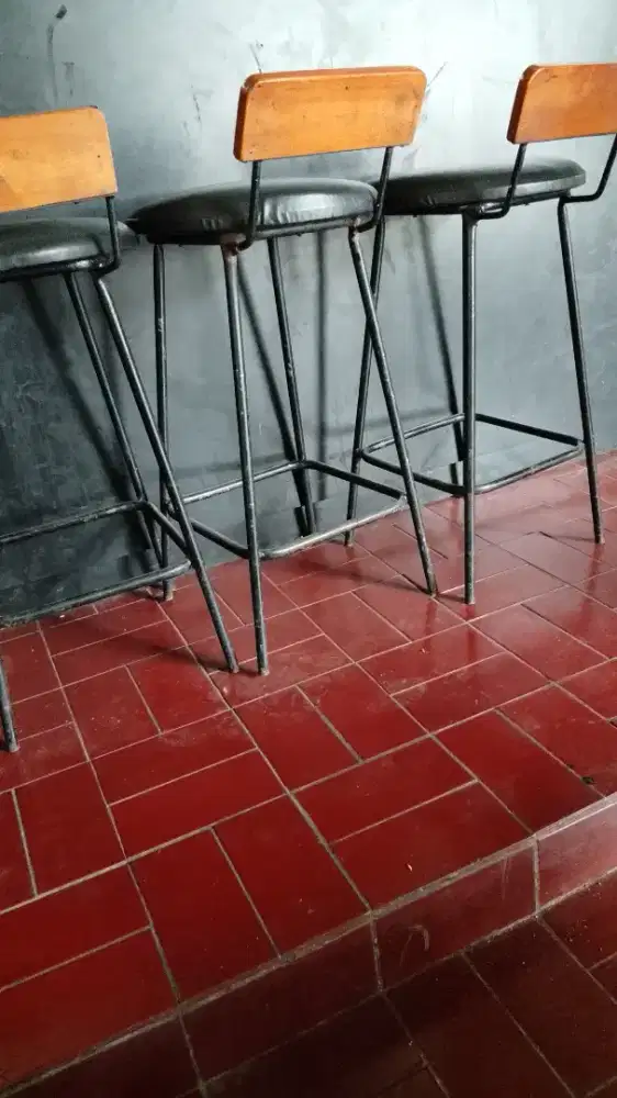 Dibutuhkan/dicari karyawan wanita untuk warkop