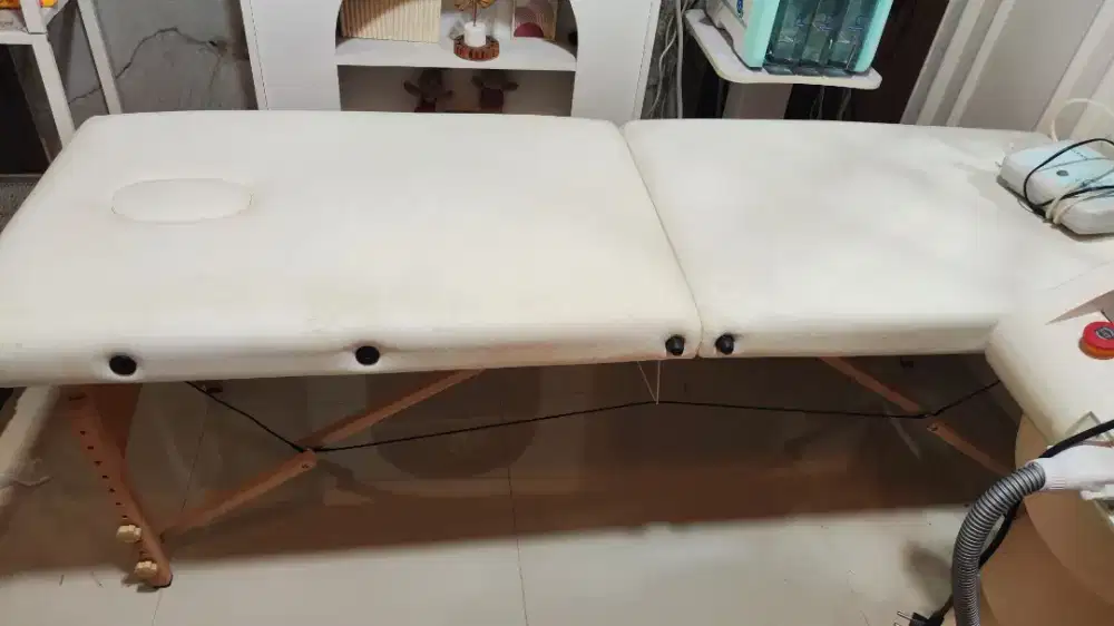 Folding Beauty Bed Meja Facial Meja Pijit Meja Salon Lipat Preloved