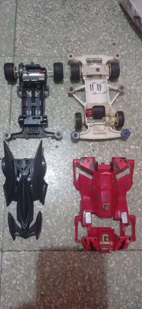 Mobil Tamiya simpanan