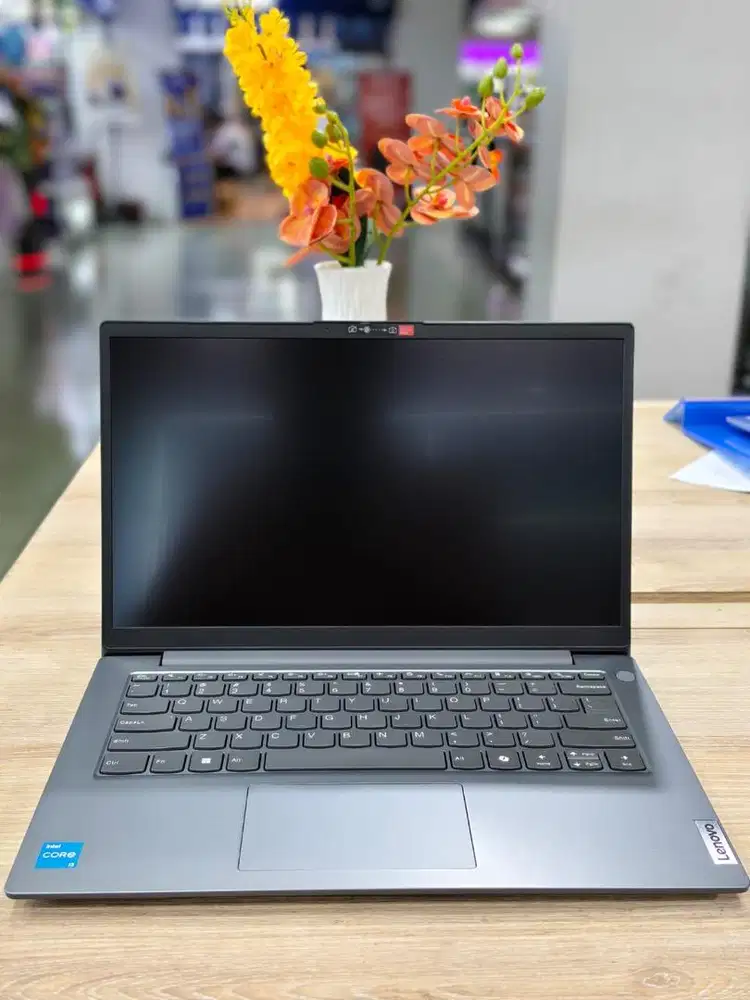 LAPTOP  LENOVO V14 G5