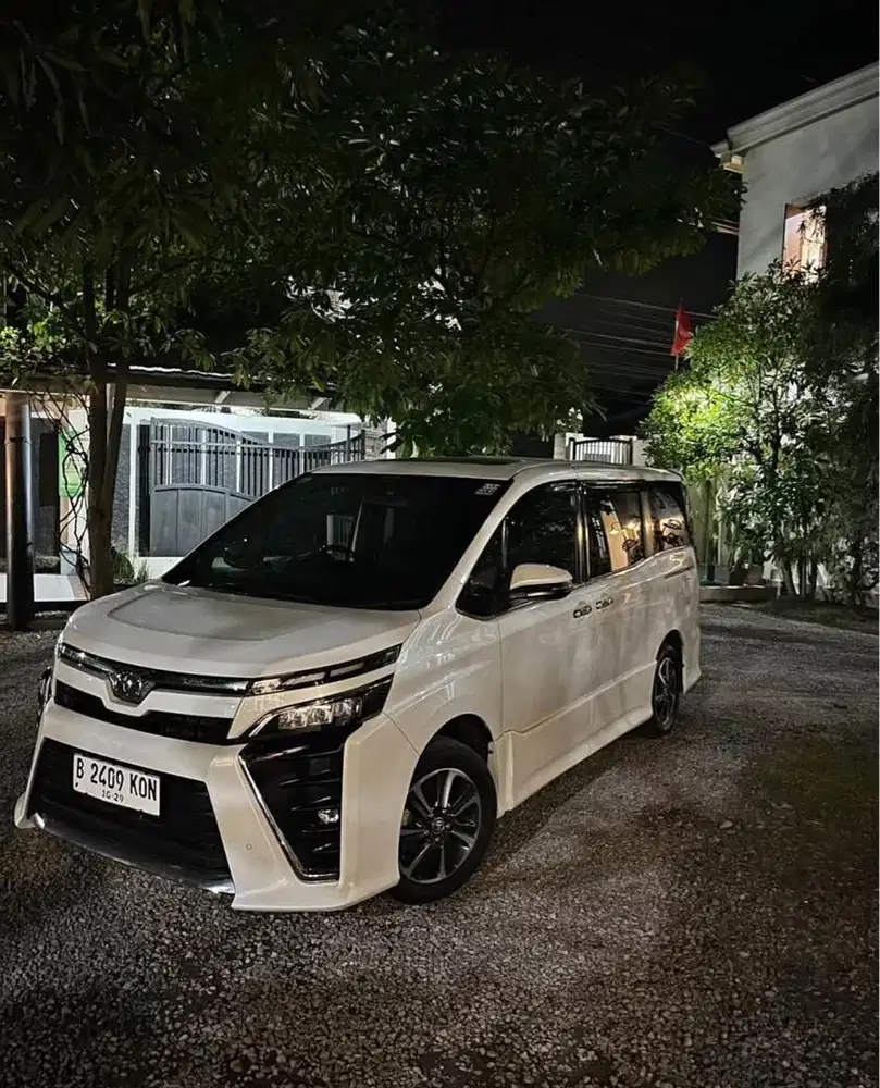 Toyota Voxy 2019 milik pribadi