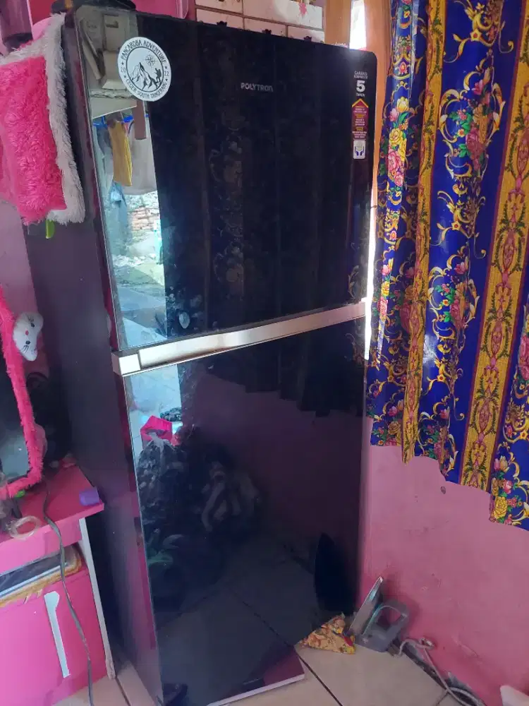 Lemari es Polytron 2 pintu