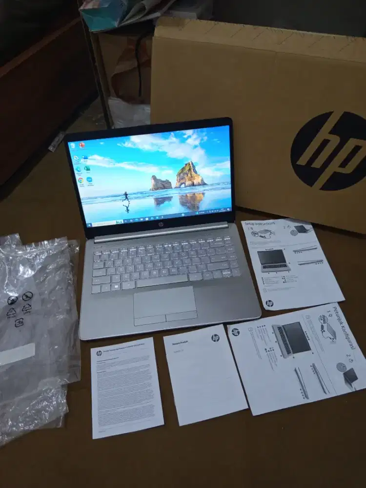 Laptop HP 14s amd a4-9125 ram 4gb ssd 256 full set masih mulus