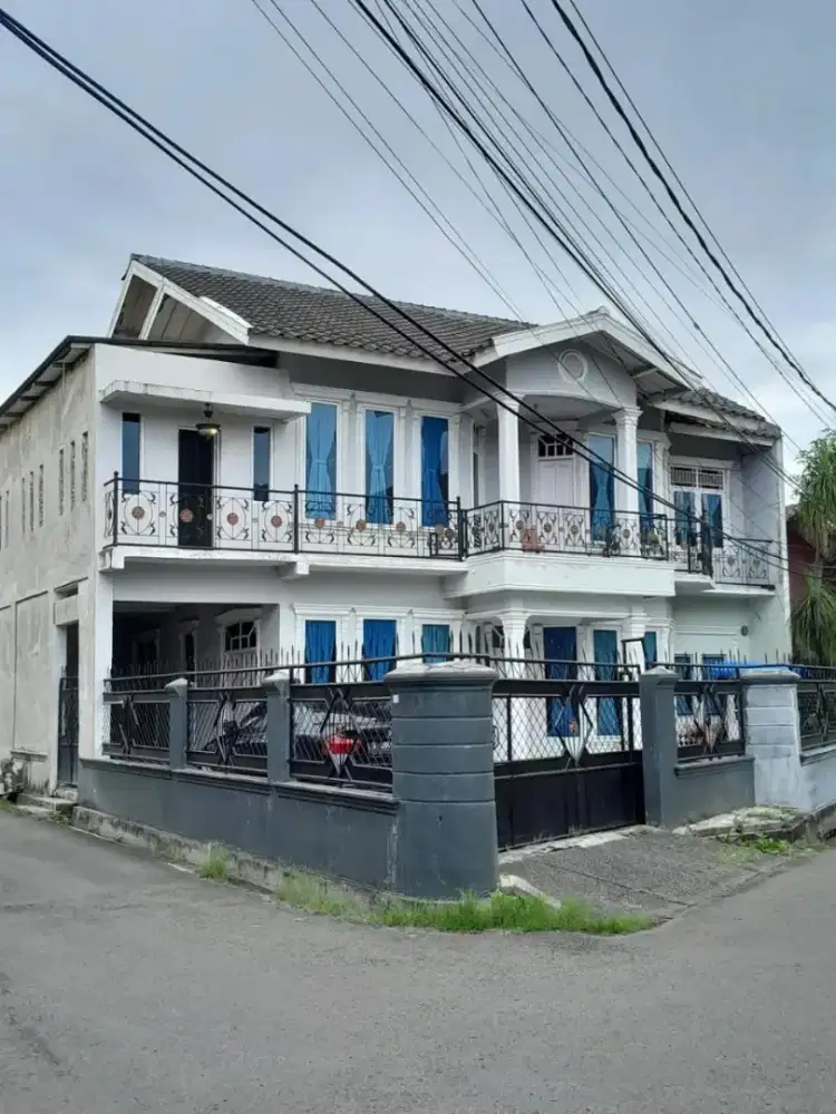 Dijual Rumah Strategis di Jakarta Timur dalam komplek