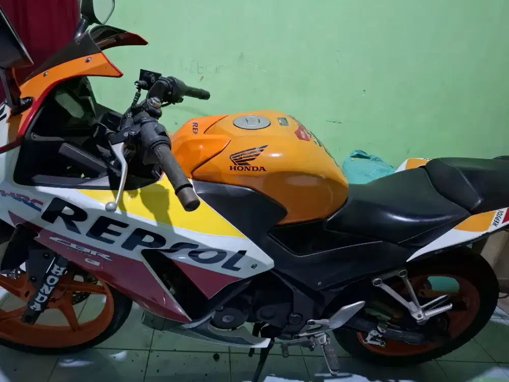 Jual motor cbr 150 tahun 2015