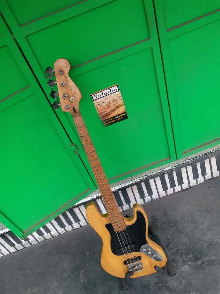 YULODIA BEKASI-Jazz bass natural gress