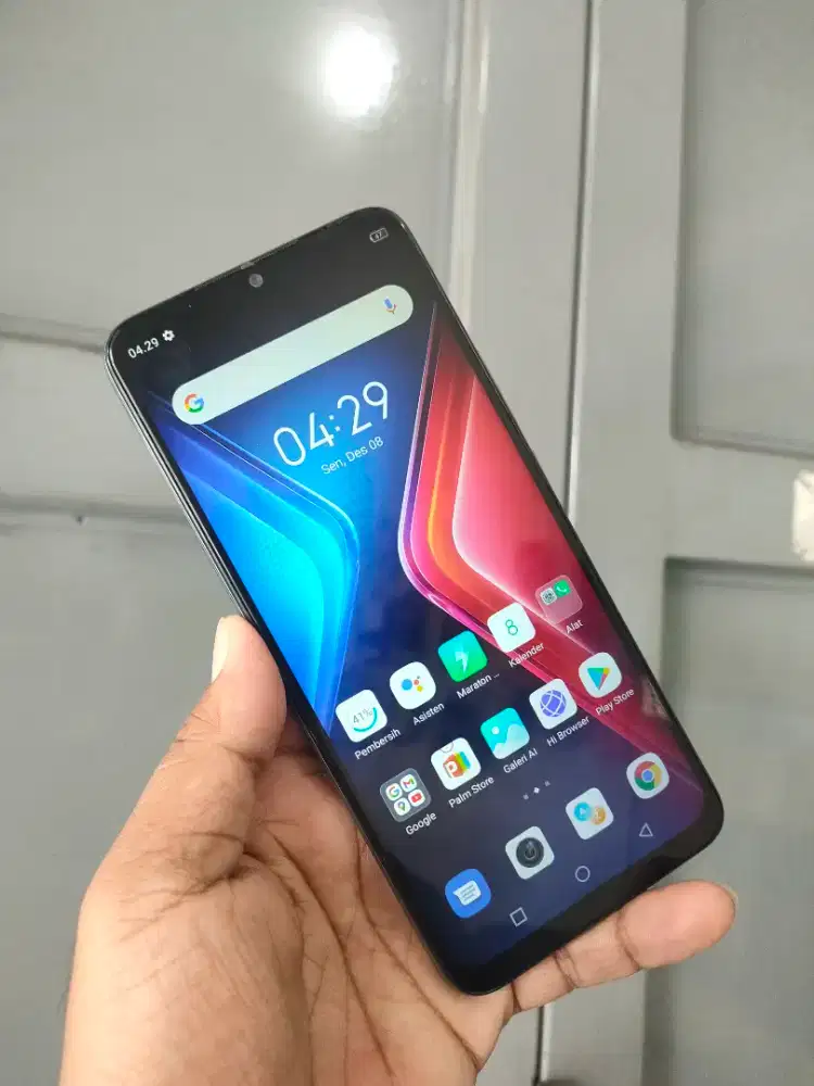 Jual infinix hot 11 play Ram 3/32 hp Charger 95% mulus.