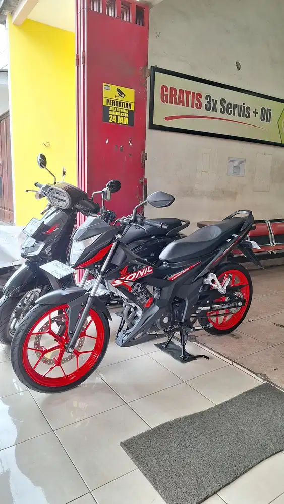 Honda Sonic 150 R Tahun 2023 Tangan Pertama Low KM