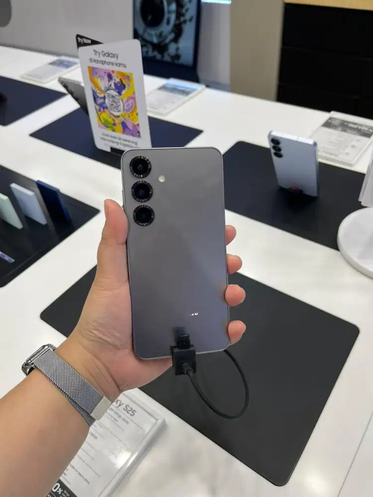 Samsung Galaxy S25 Free buds