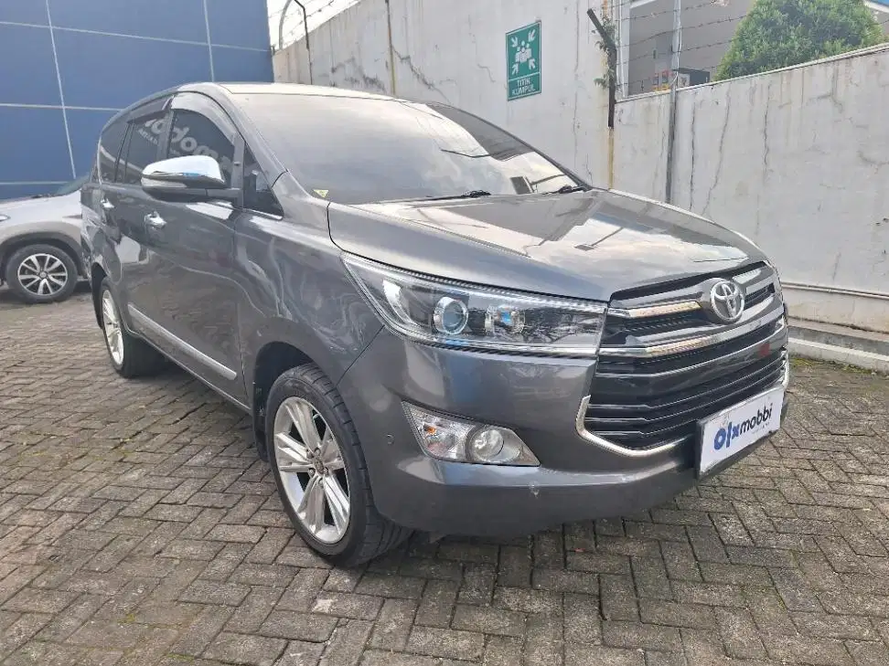 DP MURAH Toyota Kijang Innova 2.0 Q Bensin-AT 2016 Abu C2KMB