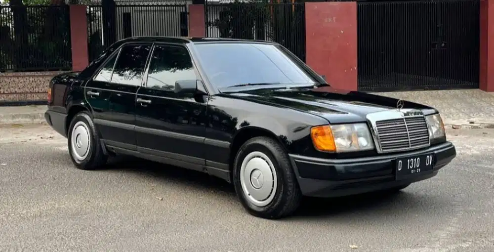 Dijual mobi Mercedez Benz 1987