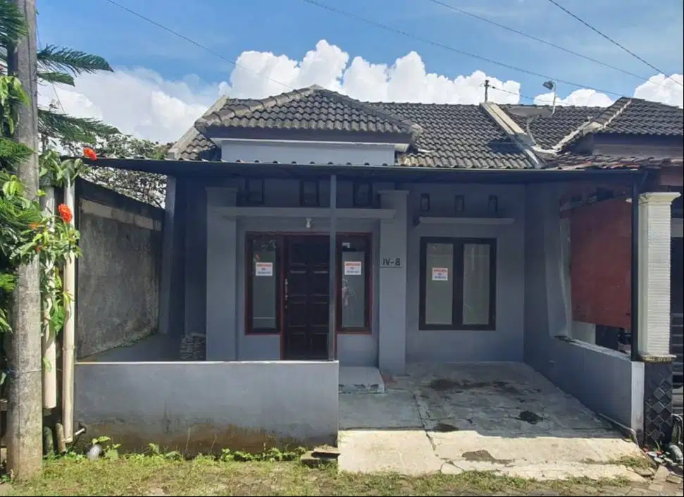 Disewakan rumah nyaman dan tenang di komplek cluster di jalan utama