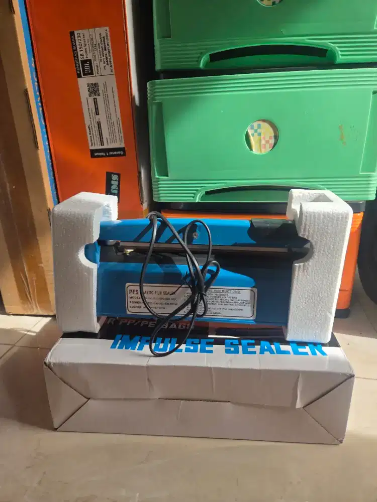 Dijual plastik dealer, kacamata VR, poles mobil