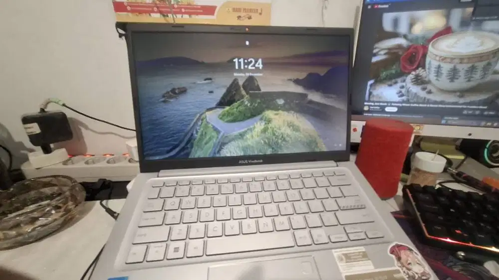 Dijual Cepat: ASUS Vivobook 14 A1404VA–LIKE NEW, GRNSI RESMI PANJANG!