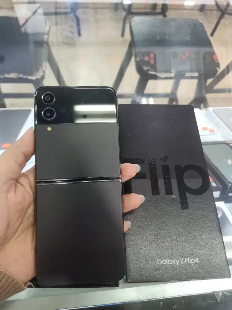 Second Samsung Z Flip 4 8/256GB Ex Grs Resmi Murah