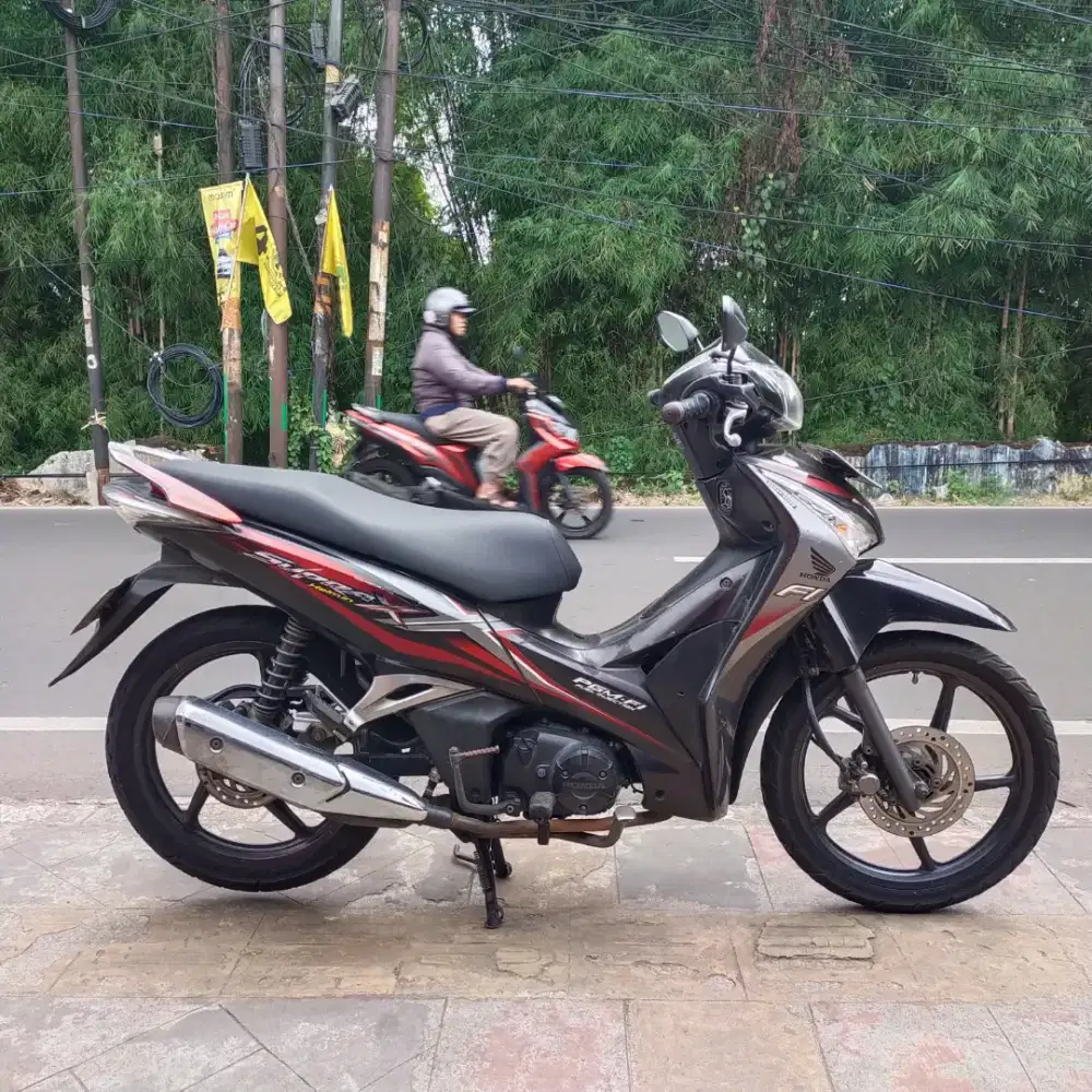 Honda Supra Helm In 2013 Bagus lengkap Mesin Cakep
