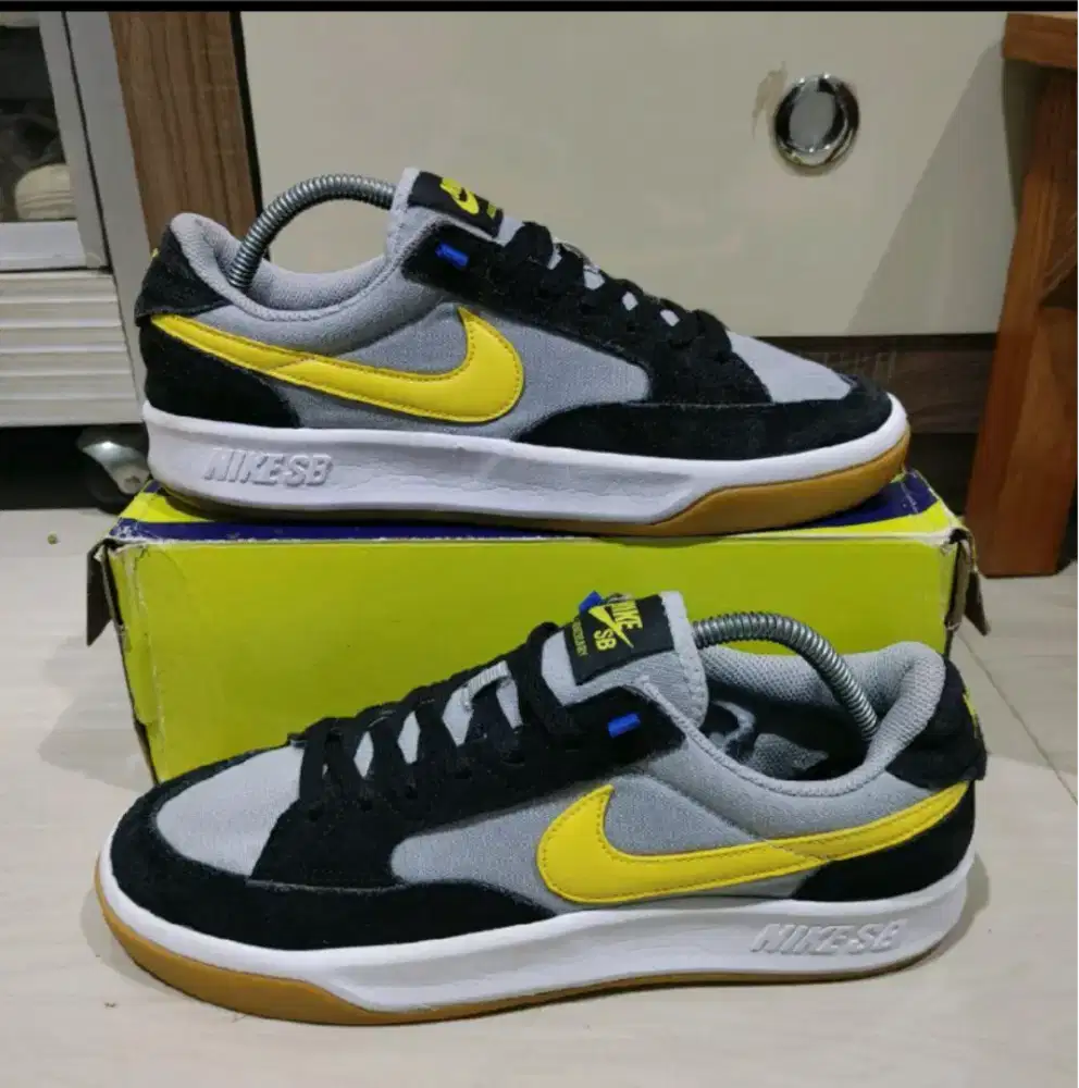 Sepatu Nike SB adversary preloved size 42.5