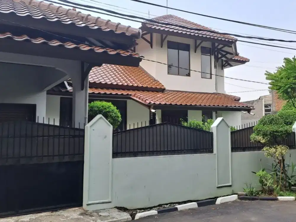 Dijual Rumah Nyaman Hommy di Komplek Pejaten
