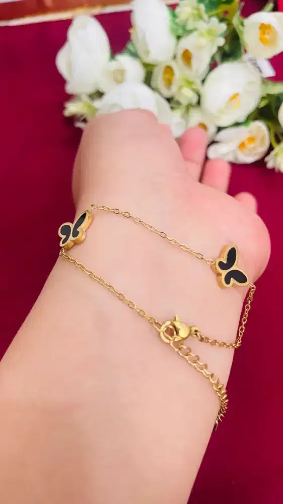 Gelang kupu kupu titanium