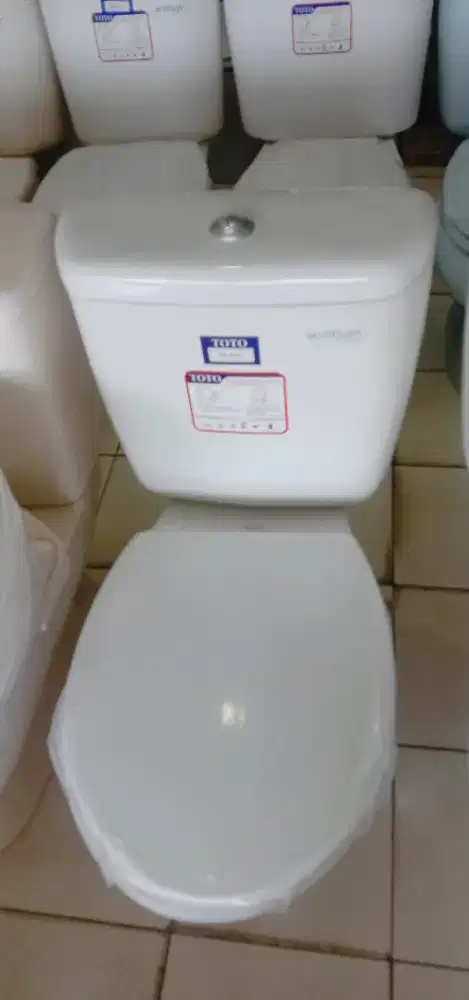 Kloset Toto type CW660J alat Uda diset tinggal pasang