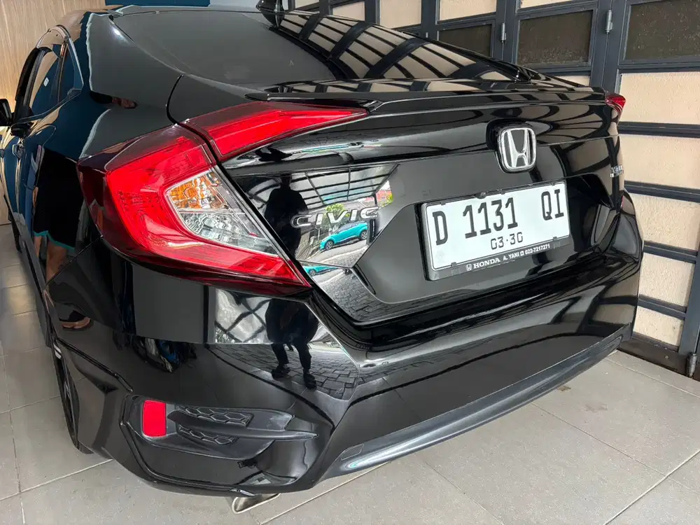LOW KM. LIKE NEW. HONDA CIVIC 2018