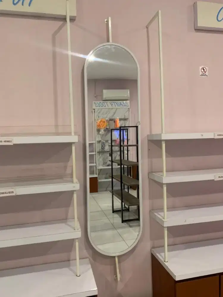 Cermin dinding estetik