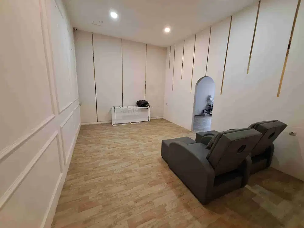 Disewakan Ruang Usaha Strategis Ex Salon Di Mainroad Riau