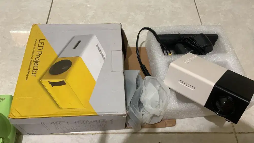 Proyektor Mini LED PROJECTOR