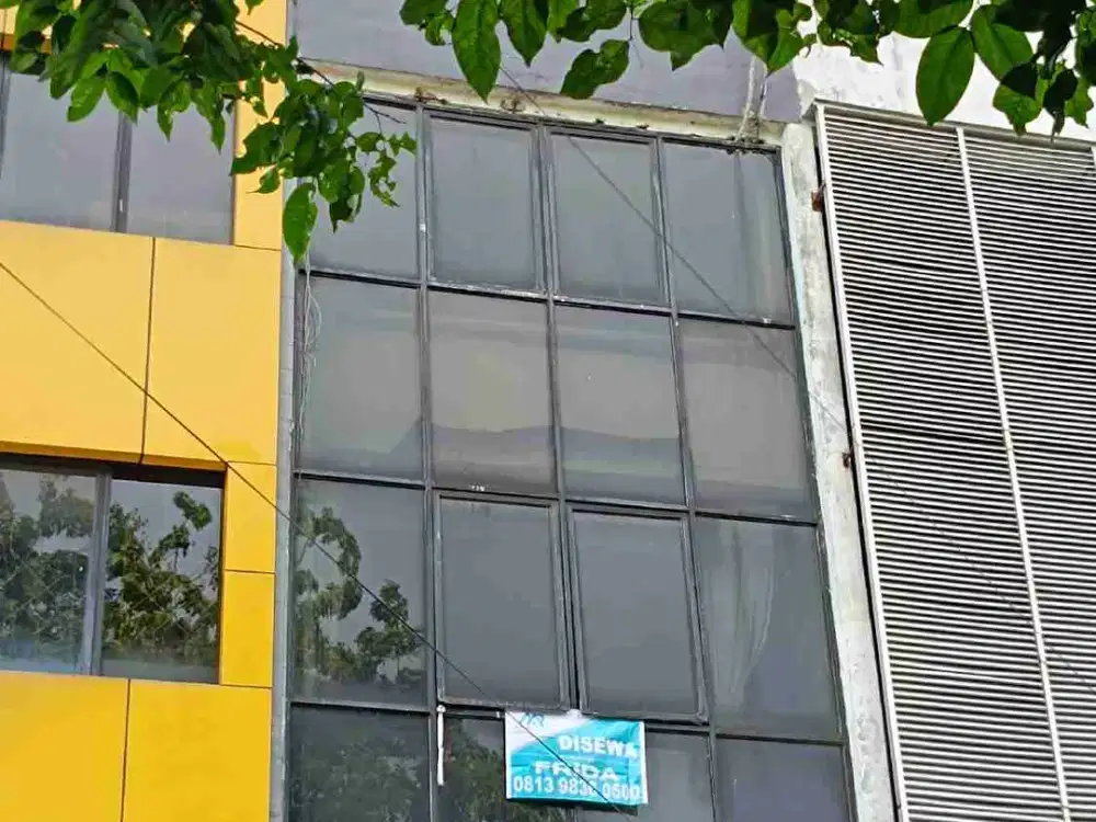 jarang ada ruko cocok untuk kantor ,toko online ,sangat strategis,akses bisa 2 arah area bisnis ,banyak kos kos ,perkantoran
