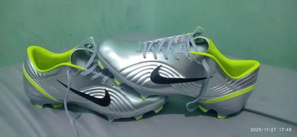 Nike mercurial remake r9