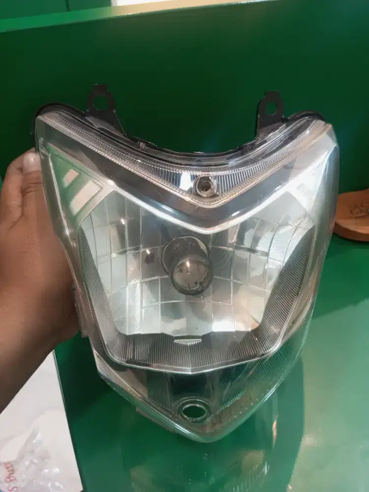 Lampu depan Cb 150 R Barang original kondisi masih bagus terawat