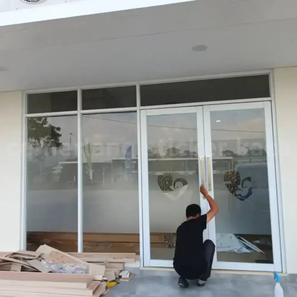 Jasa Pasang Sticker Kaca Film Kantor