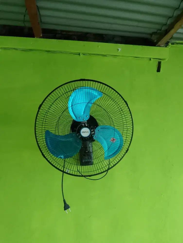 Kipas angin dinding 18 inc pakai remote merk kenis