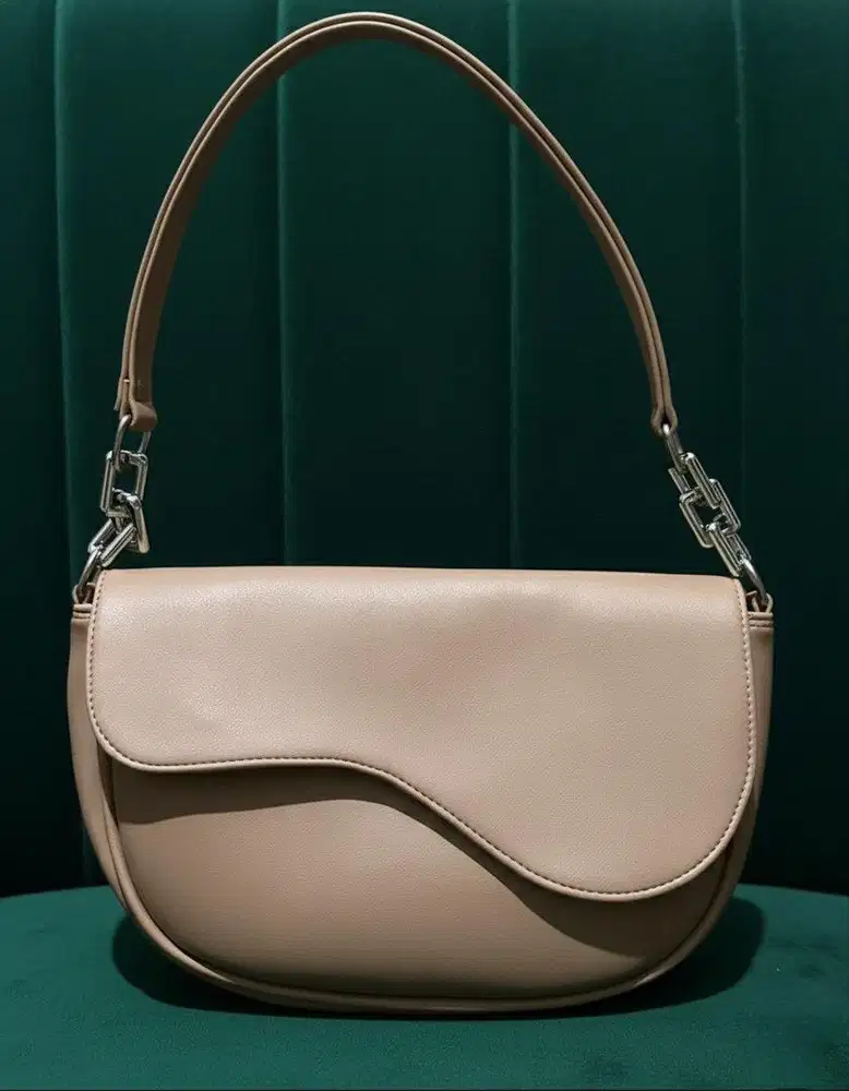 Tas Fashion Wanita - Beige curve bag