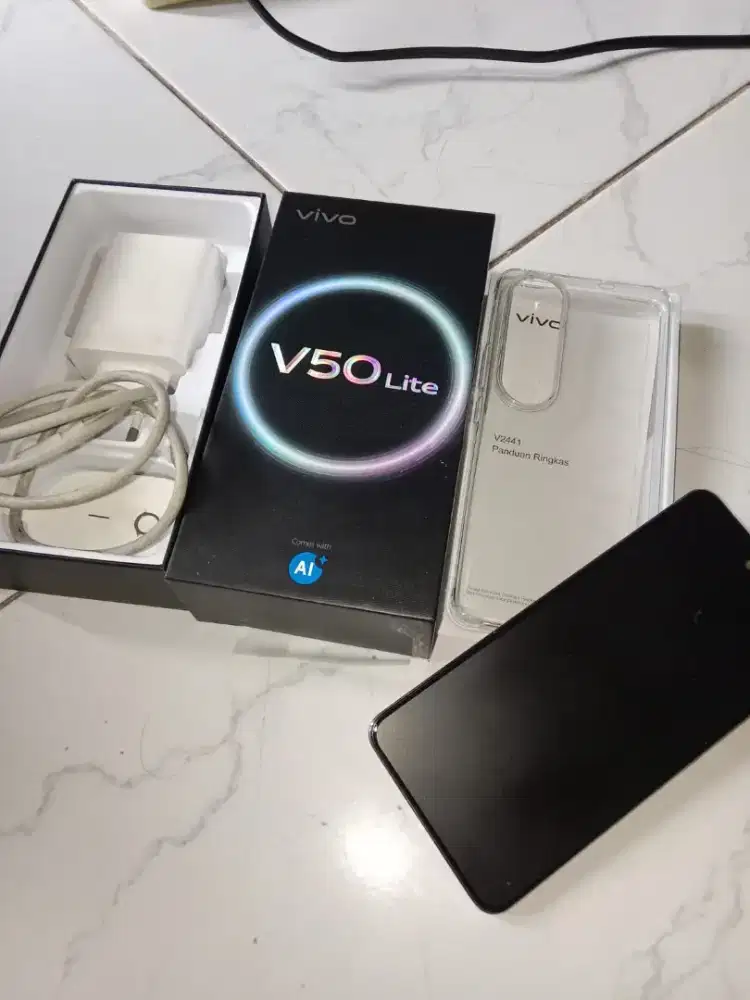 Dijual vivo v50 lite gold