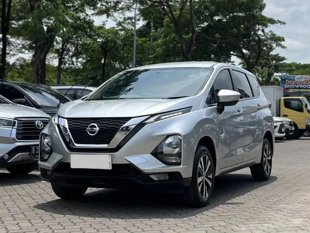 NISSAN LIVINA VE 2022 AT SILVER KM 66RB