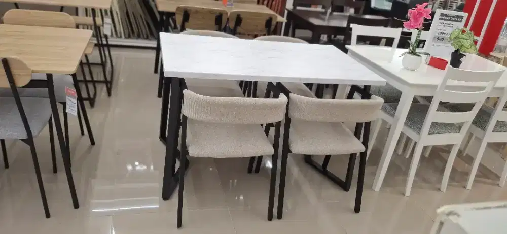 Meja Makan  Harper Set