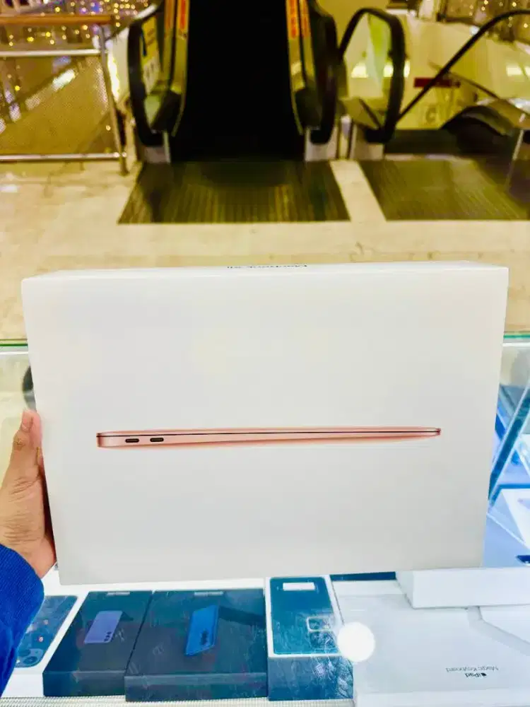 MacBook Air Apple Chip M1 2020 8/256 GB 13 inch ID/A gold Resmi iBox