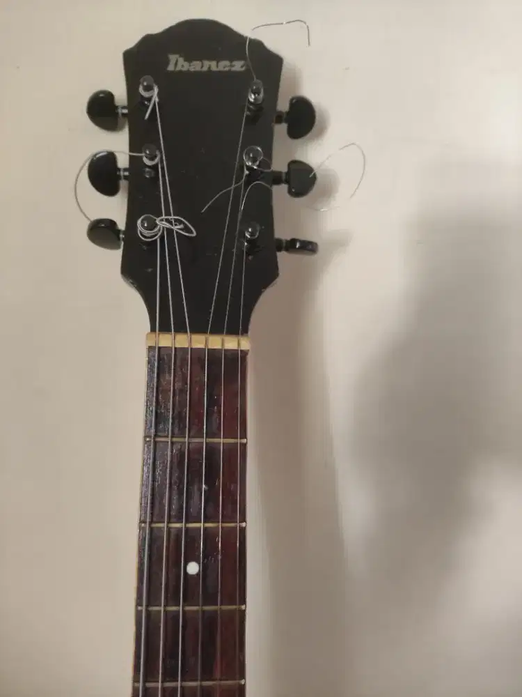 gitar akustik Ibanez