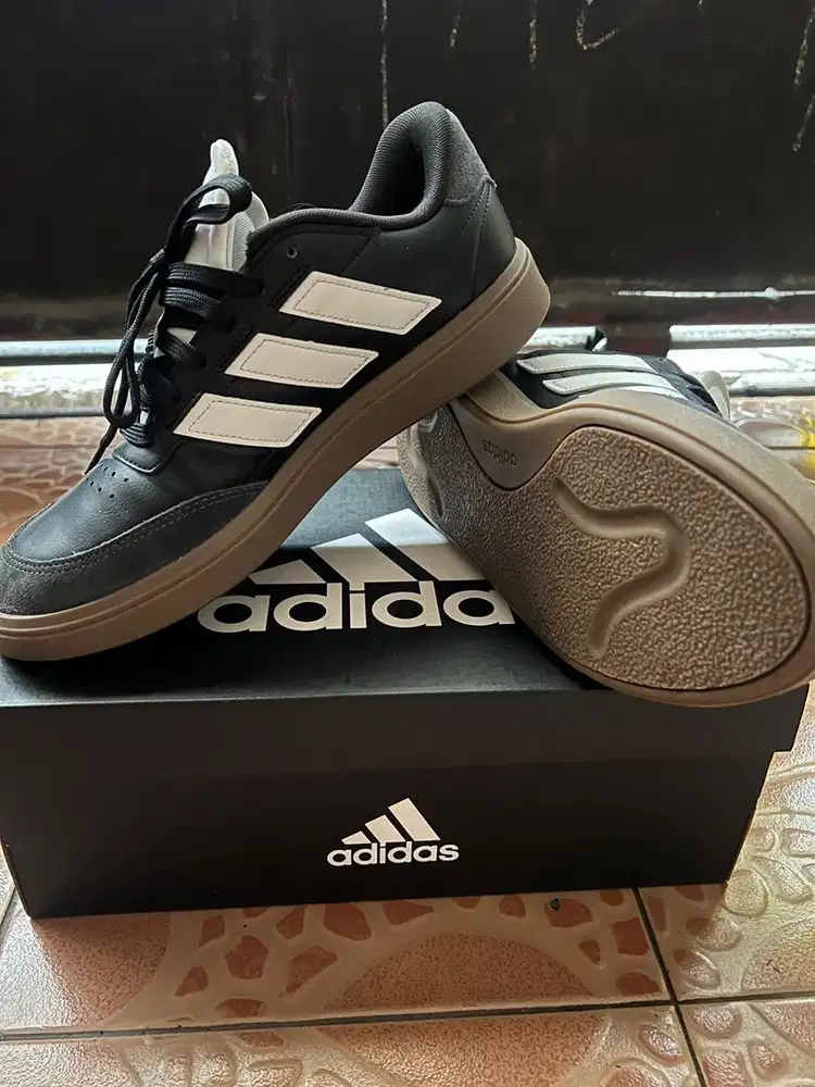 Adidas courtblock