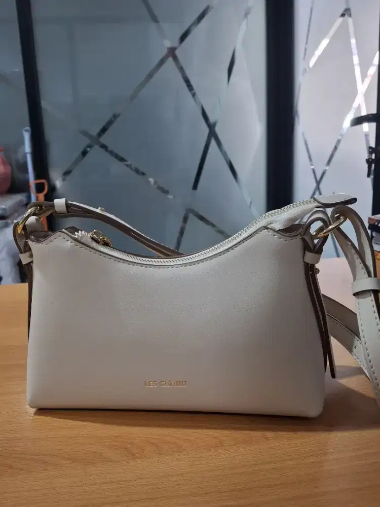 Les Catino Shoulder Bag