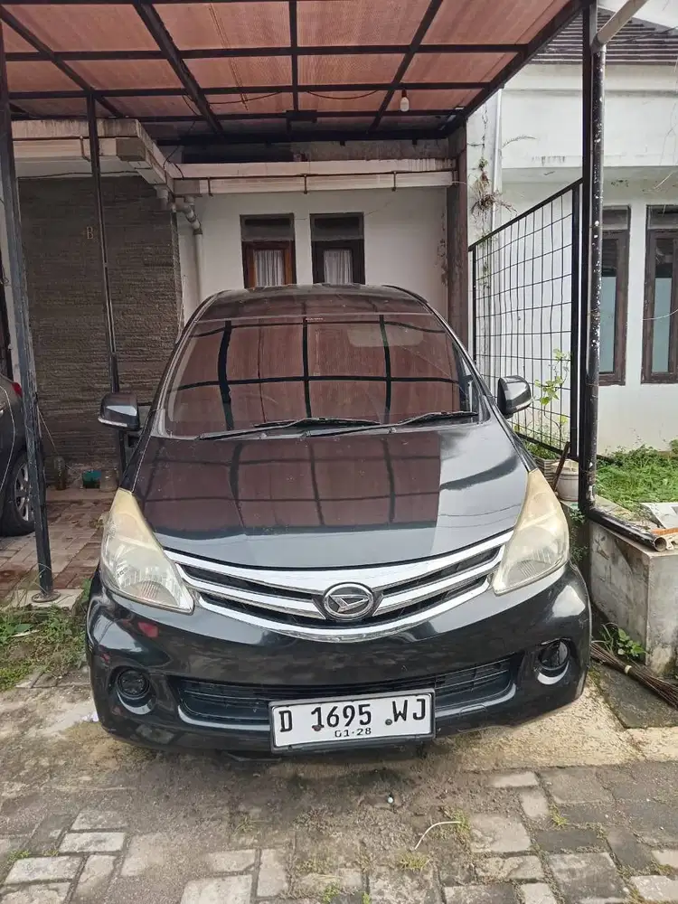 XENIA HITAM PEMAKAIAN PRIBADI