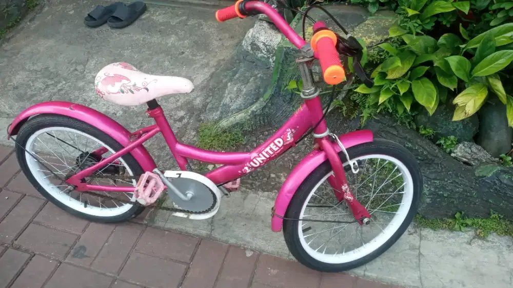 Sepeda anak merk united ukuran 18in keren