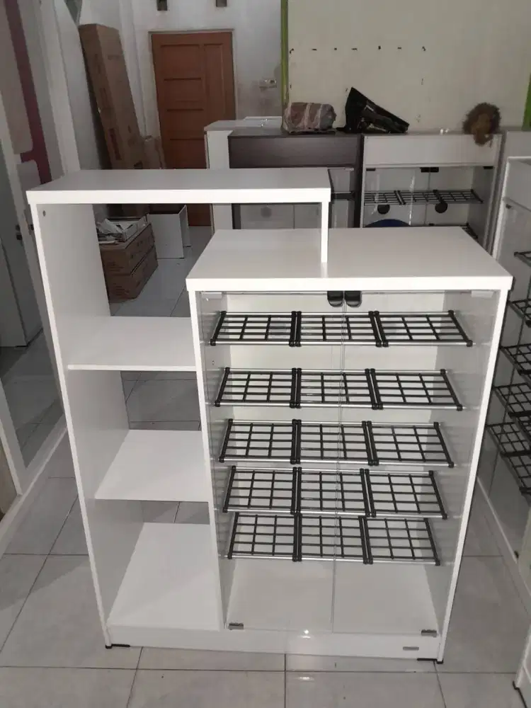 PROMO RAK SEPATU HELM PUTIH MINIMALIS SALE TERMURAH